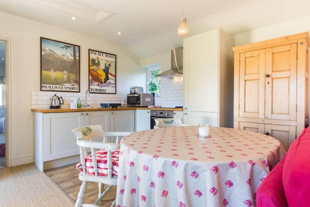 Charming Cottage Surrounded By Idyllic Garden In Peaceful Location In Central Charlbury Luaran gambar